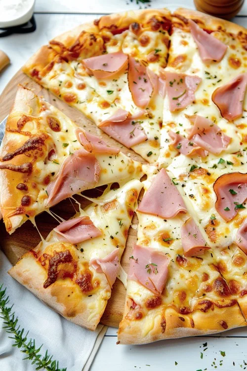Pizza de jamón y queso: receta casera sencilla y rápida
